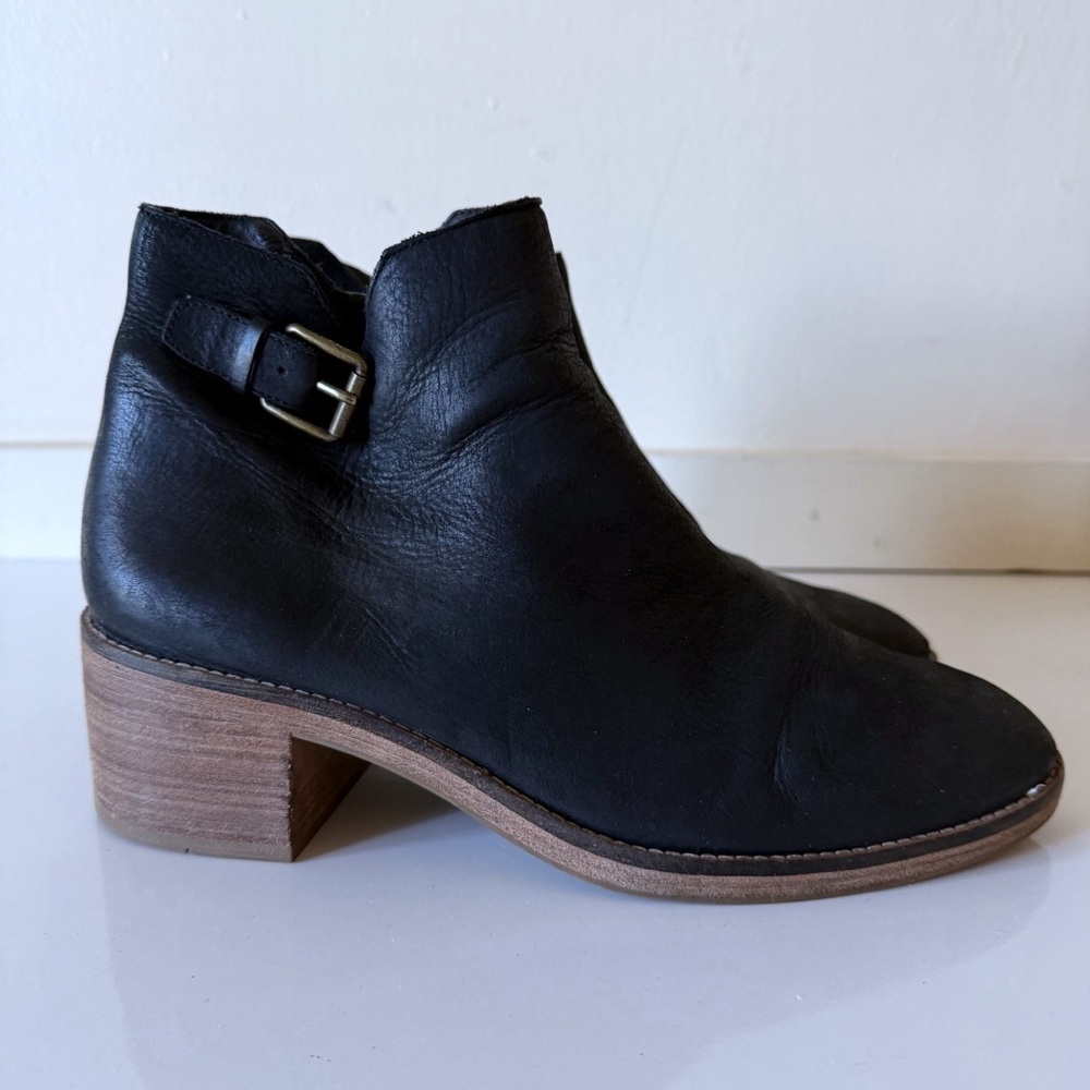 Cole Haan Women's Harrington Boots Size 10 Grand Buckle Block Heel Black Leather